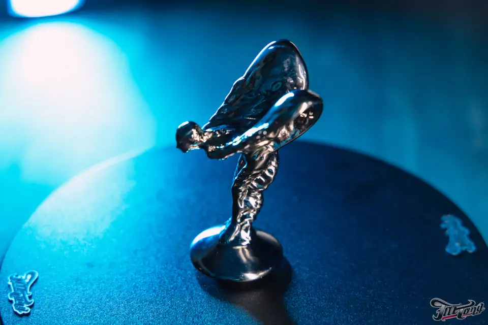 Затонировали «Дух экстаза» (Spirit of Ecstasy) для Rolls-Royce!